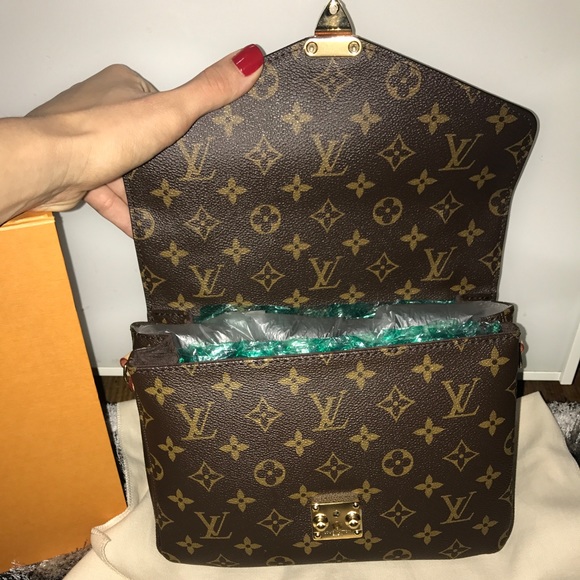 Louis Vuitton monogram pochette metis - Picture 7 of 8